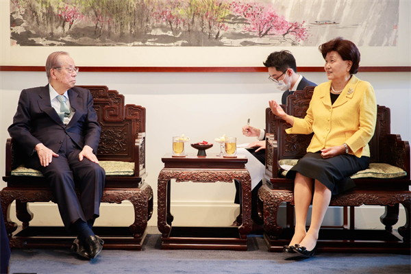 国际儒学联合会会长刘延东和理事长福田康夫在北京会晤